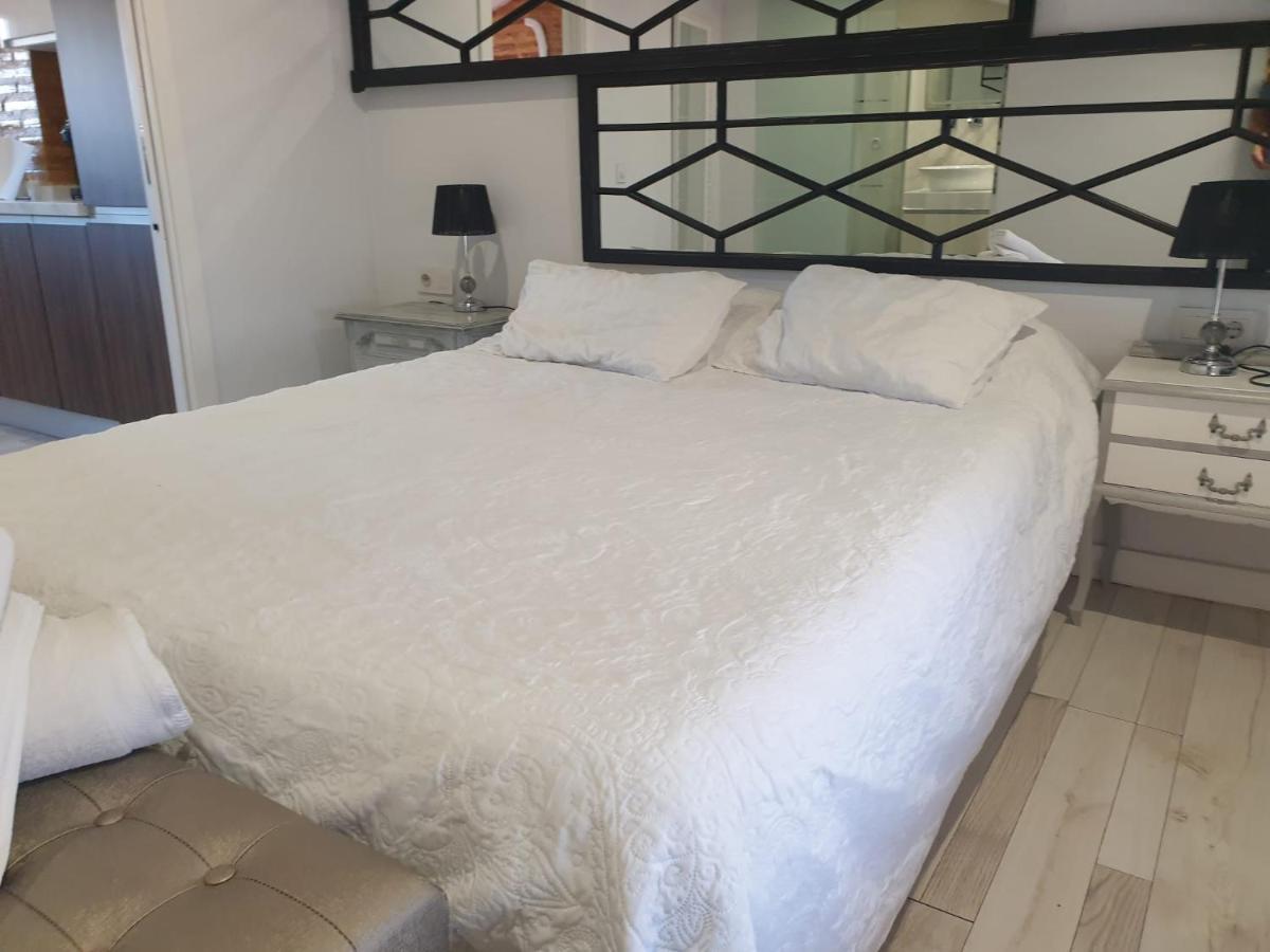 Atico Con Terraza Y Jacuzzi En El Centro Apartman Valencia Kültér fotó