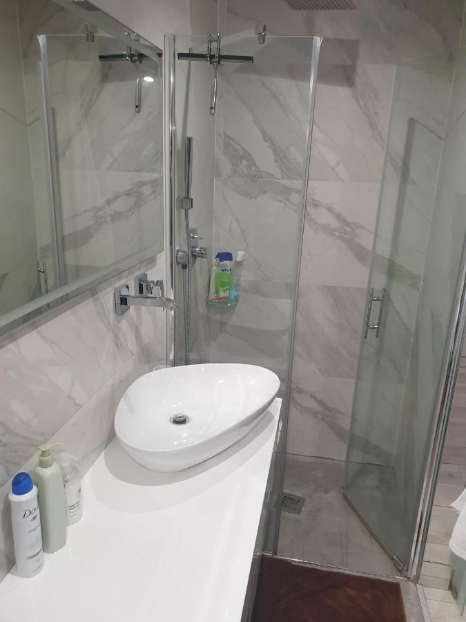 Atico Con Terraza Y Jacuzzi En El Centro Apartman Valencia Kültér fotó